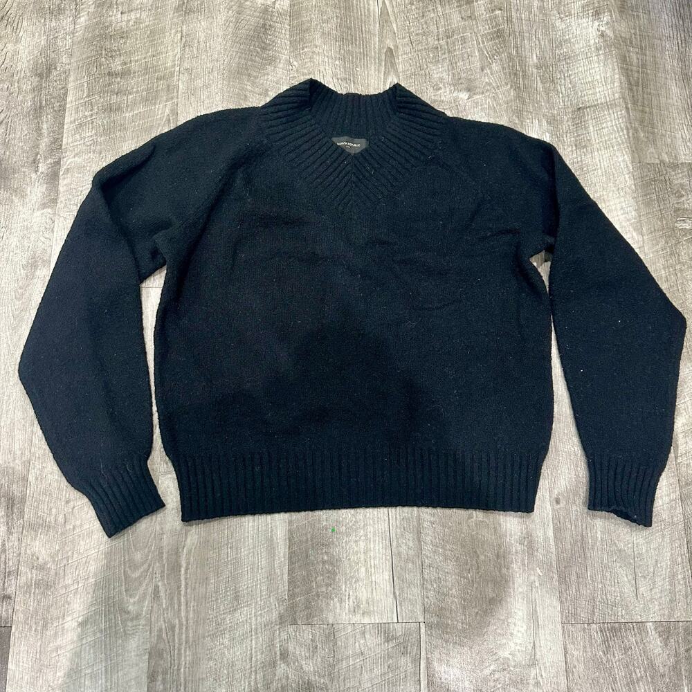 Banana‎ Republic Black V-Neck Ribbed Knit Sweater Size Small